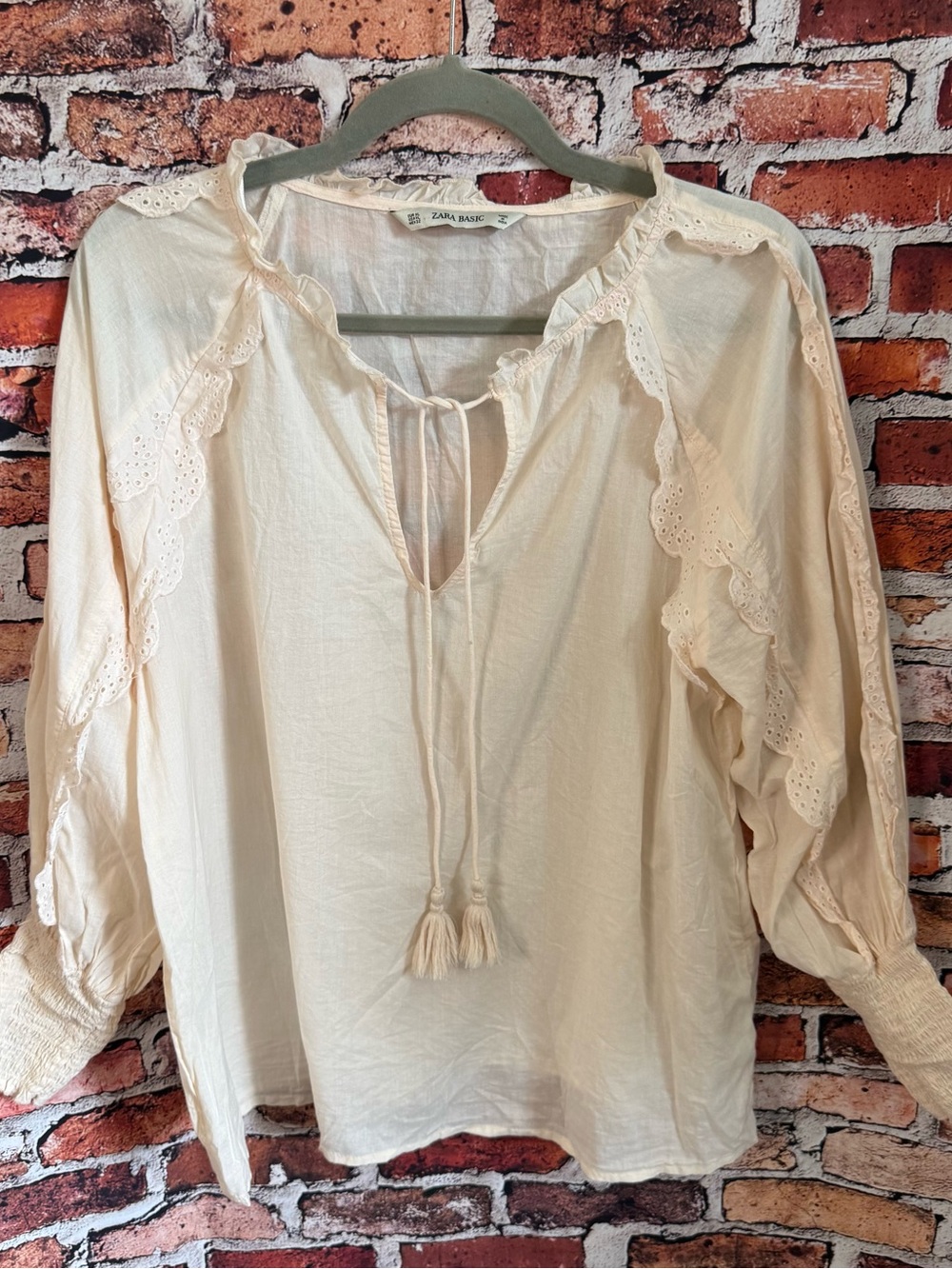 Zara Basic Women’s XL Ivory Cotton Eyelet Ruffle Peasant Blouse Boho Tassel